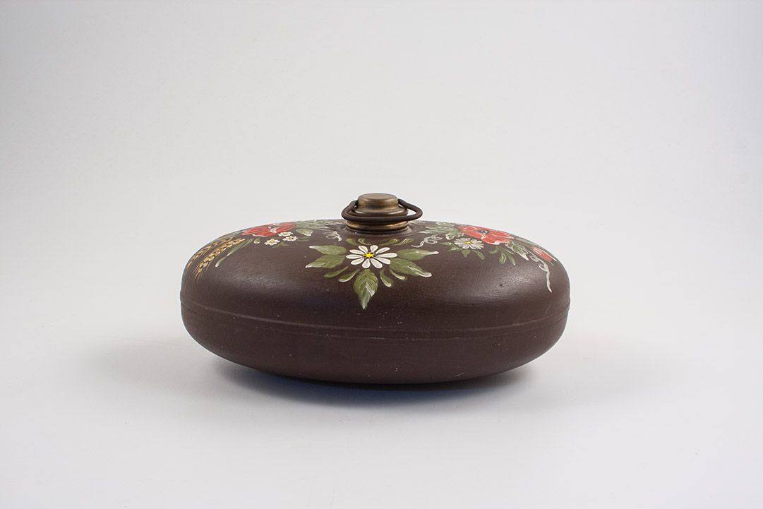 Foto Metal Hot Water Bottle with Beautifully Painted Flowers