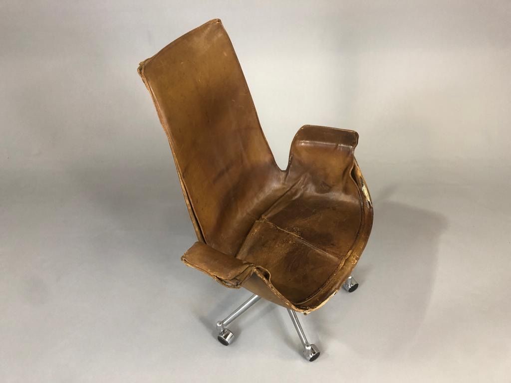 Foto Very Used Fabricius Kastholm Chair for Kill, Decoration Only 1964