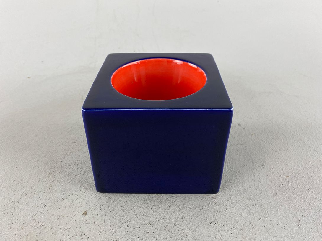 Foto Cube Ashtray with Round Hollow 1976
