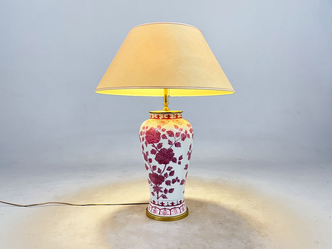 Foto Tall Table Lamp with Pink Flowered Stand h90 //