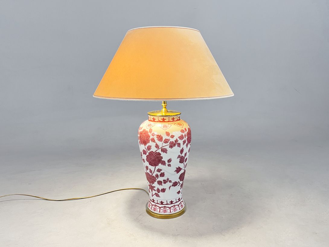 Foto Tall Table Lamp with Pink Flowered Stand h90 //