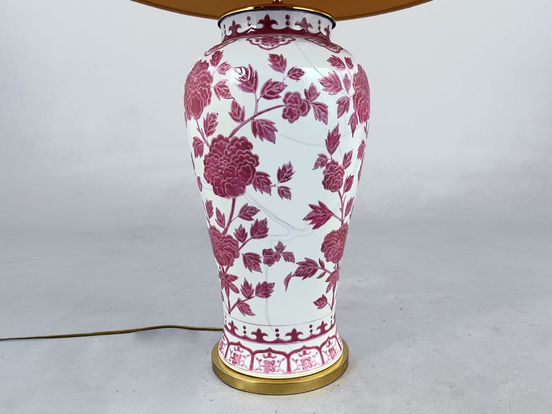 Foto Tall Table Lamp with Pink Flowered Stand h90 //