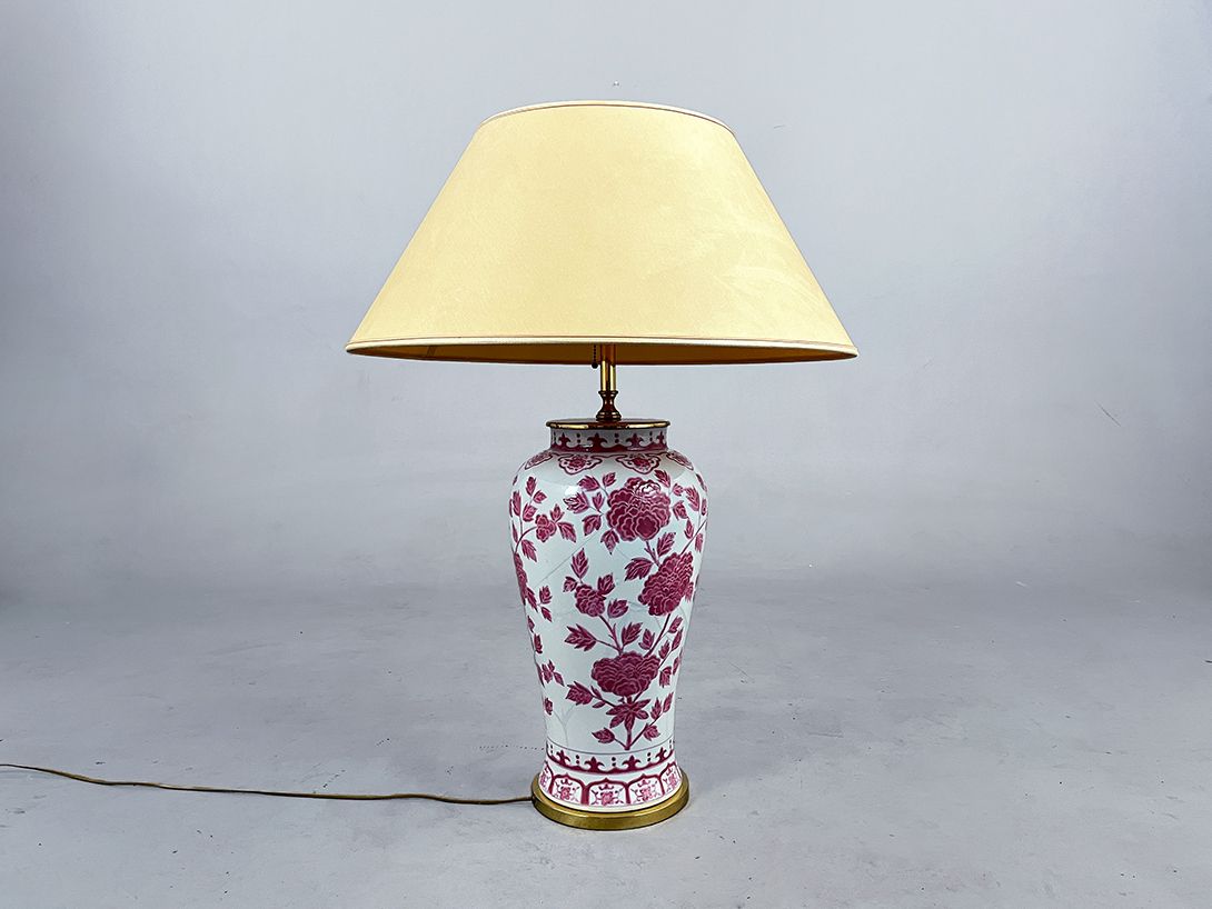 Foto Tall Table Lamp with Pink Flowered Stand h90 //