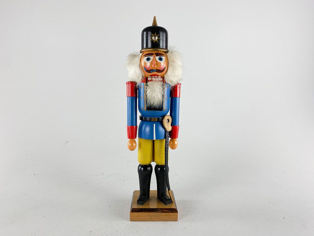 Foto Traditional German Nutcracker Figurine h39
