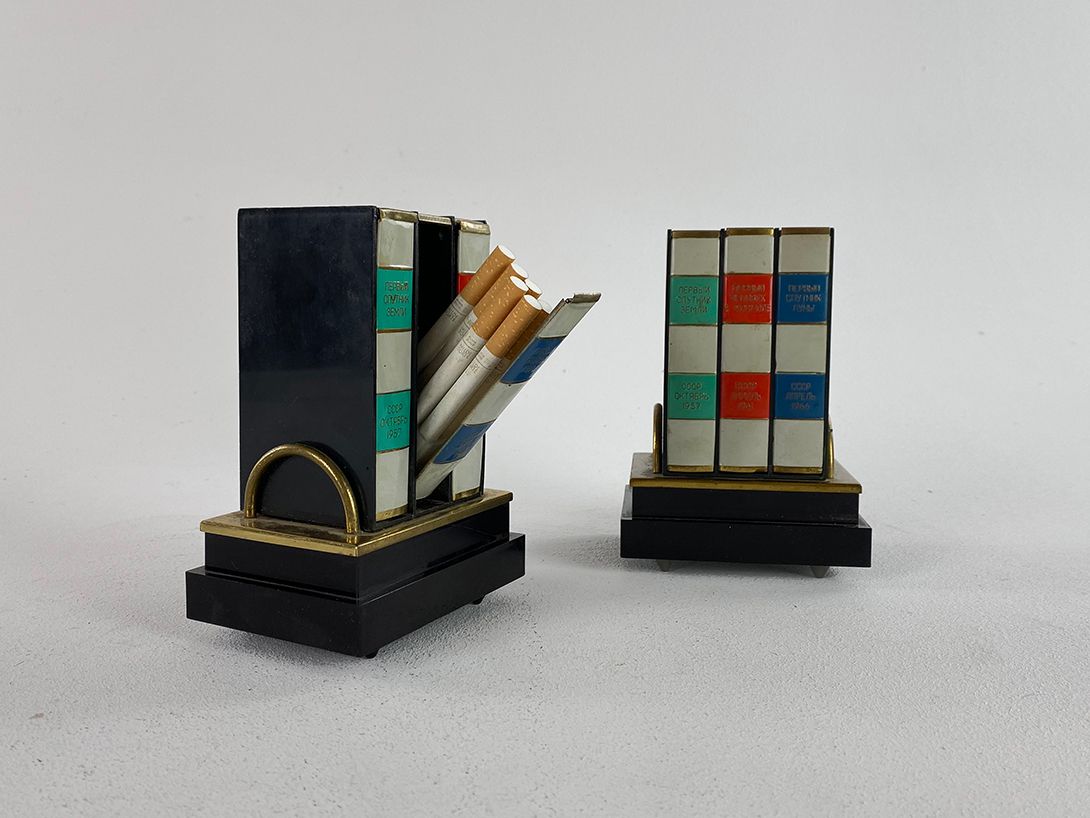 Foto Fake Books Russian Musical Box Cigarette Dispenser