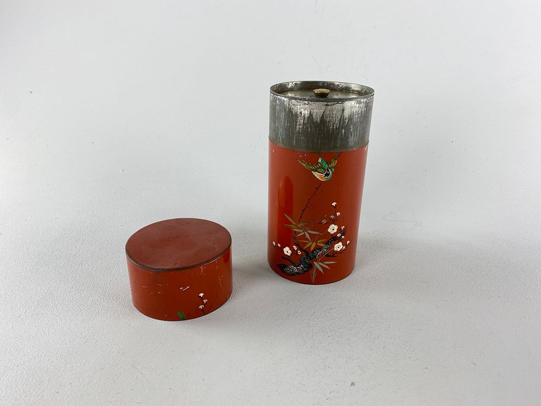 Foto Handpainted Red Metal Tin