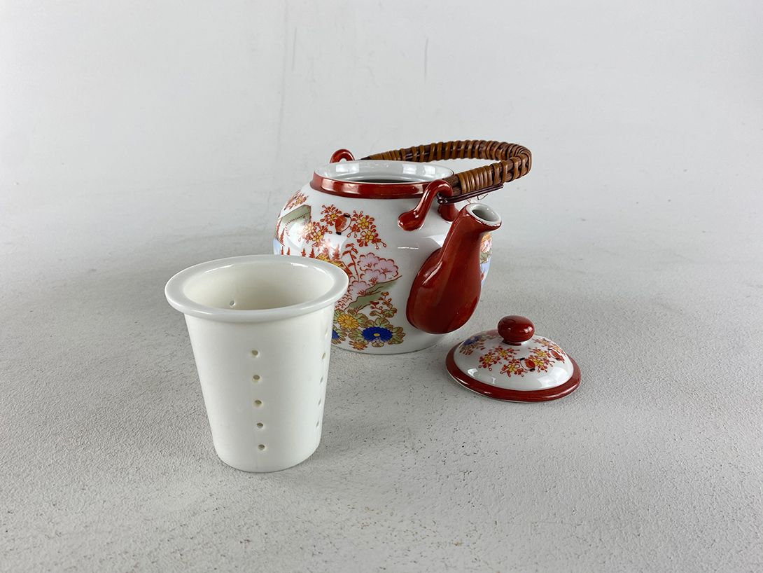 Foto Traditional Chinese Tea Can