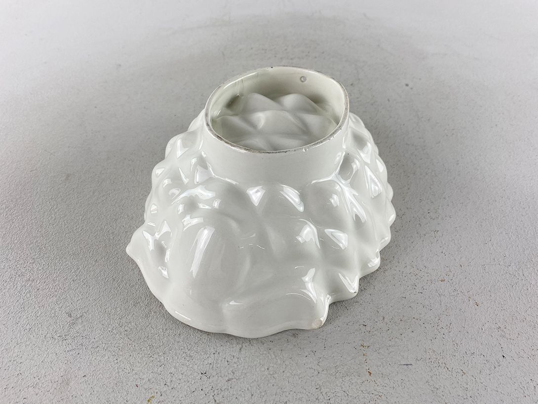 Foto White Porcelain Pineapple Bowl