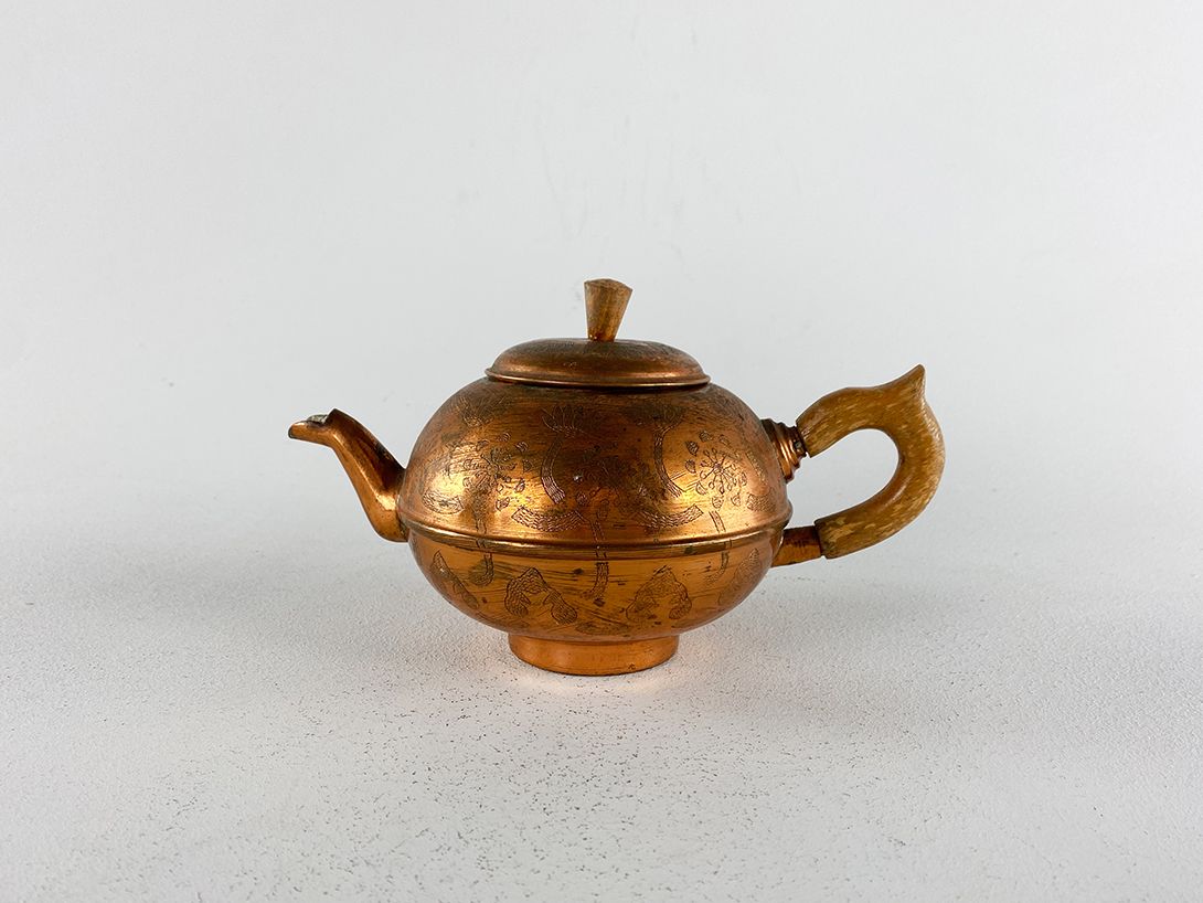 Foto Copper Detailed Teapot //