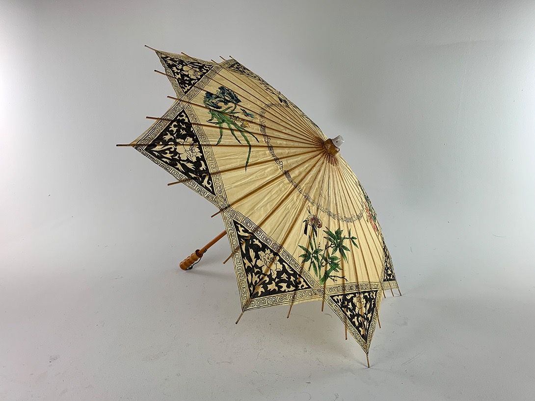 Foto Unique Chinese Umbrella, Two Squares