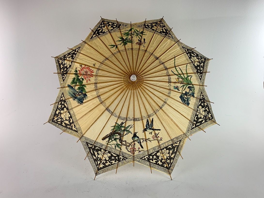 Foto Unique Chinese Umbrella, Two Squares