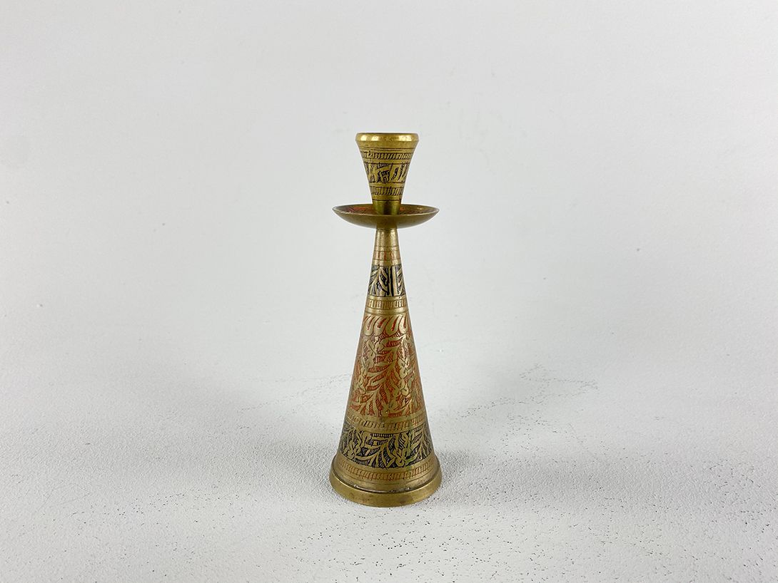 Foto Oriental and Engraved Brass Candle Holder