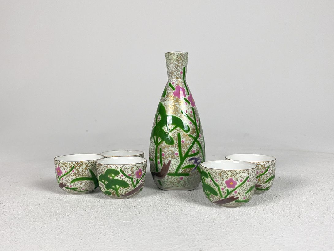 Foto Small Japanese Handpainted Sake Set