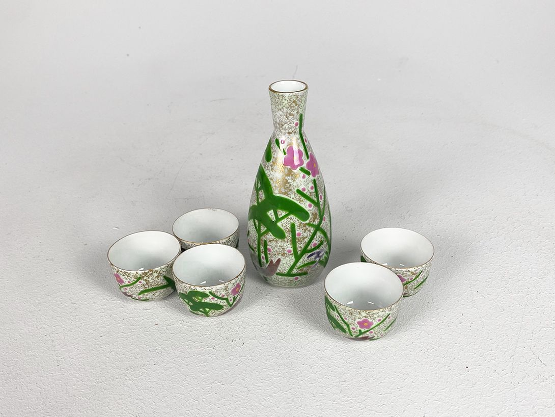 Foto Small Japanese Handpainted Sake Set