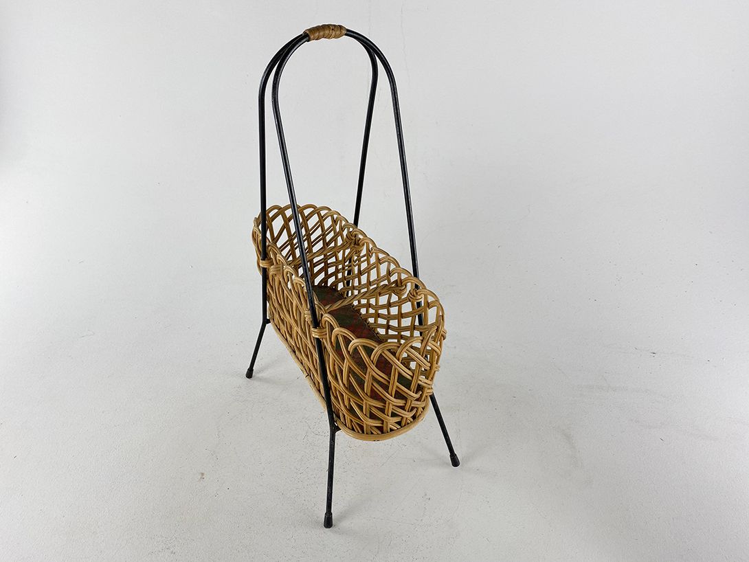 Foto Basket Newspaper Rack