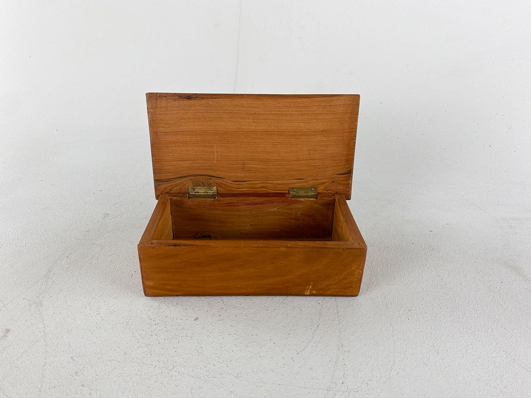 Foto Lovely Wooden Chest