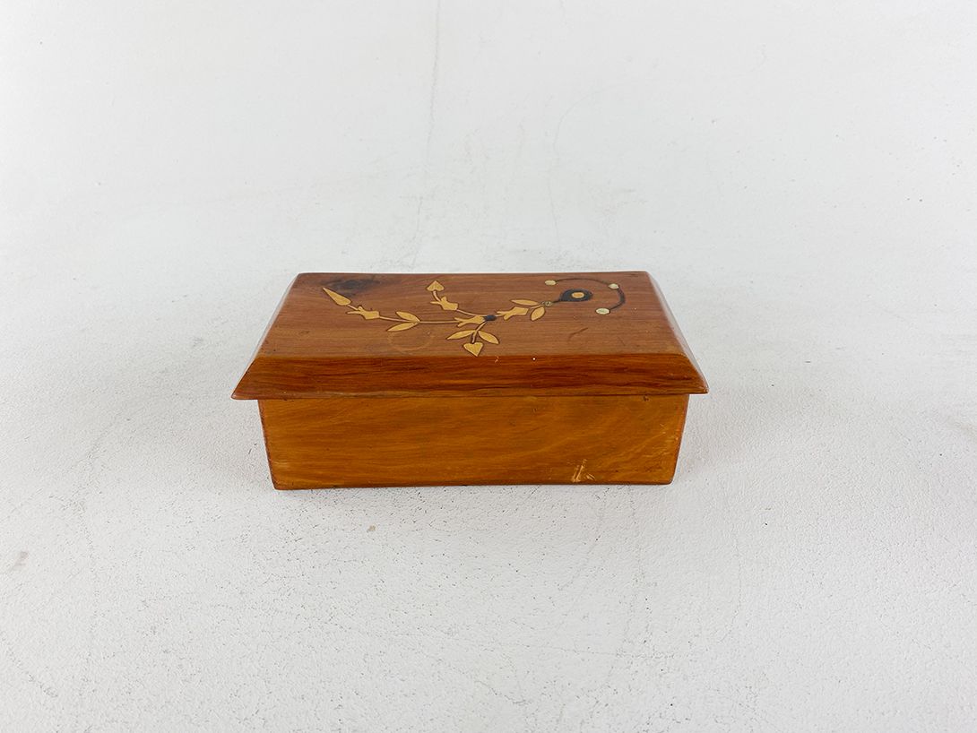 Foto Lovely Wooden Chest