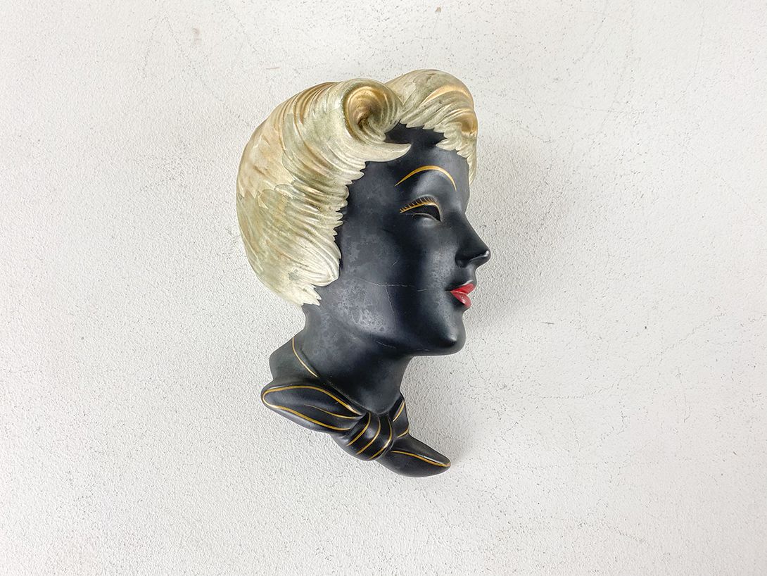 Foto Woman German Wall Mask 50s