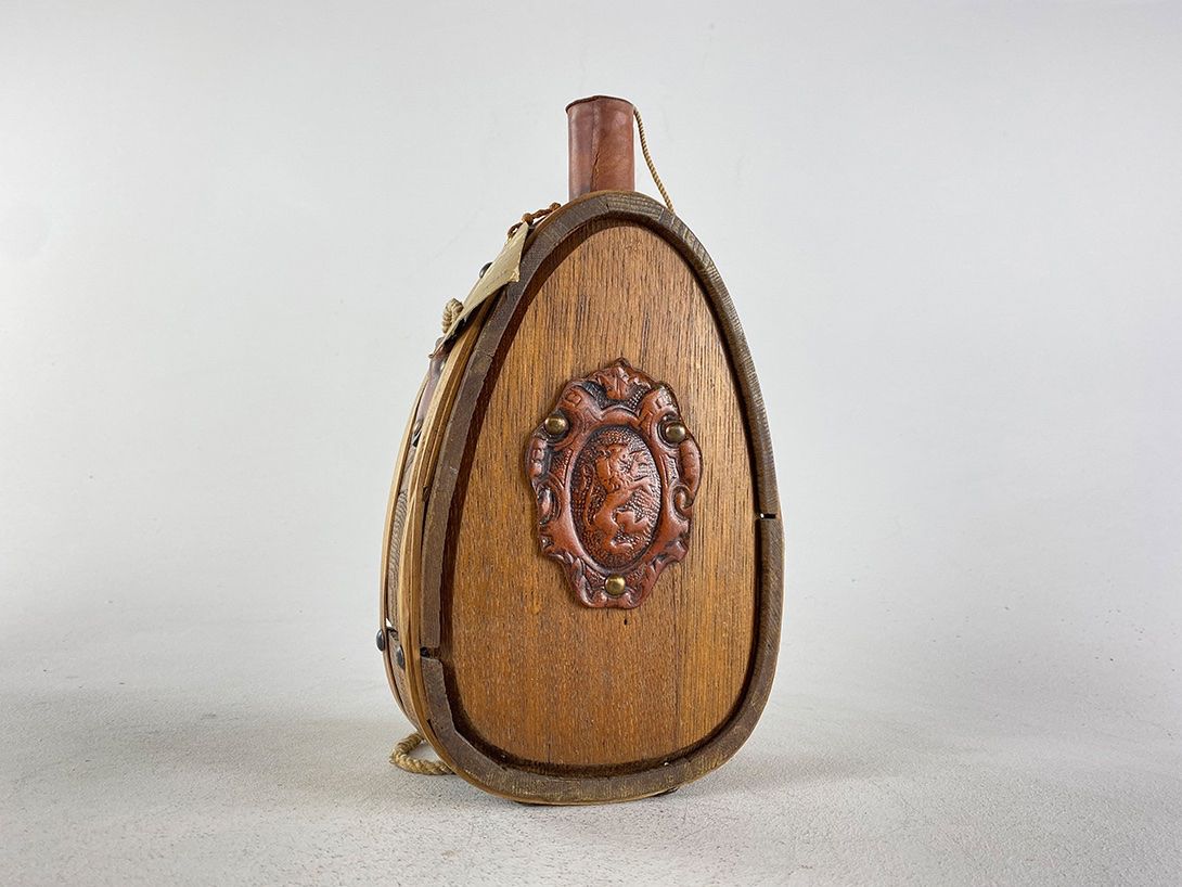 Foto Wooden Brandy Bottle Trieste, Italy