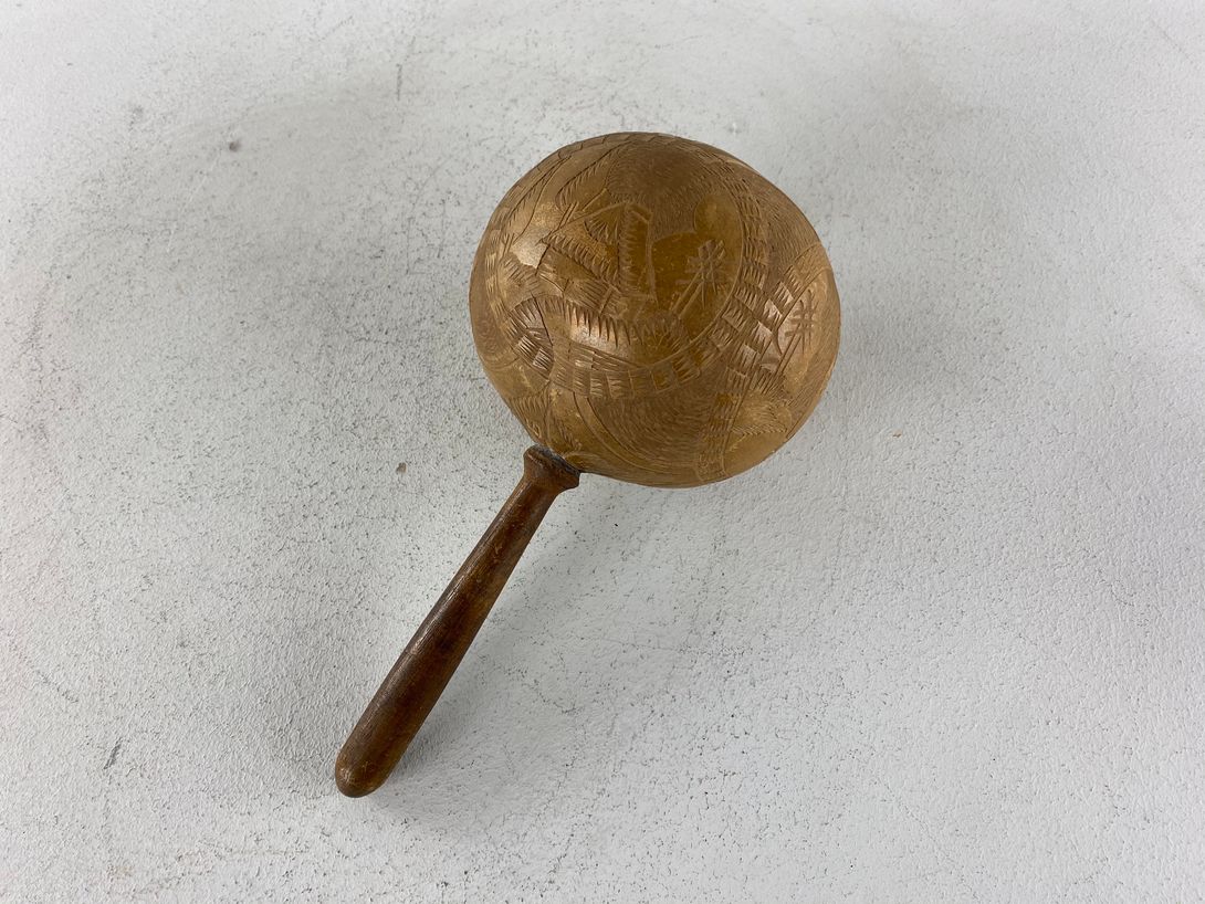 Foto Carved Wooden Rattle