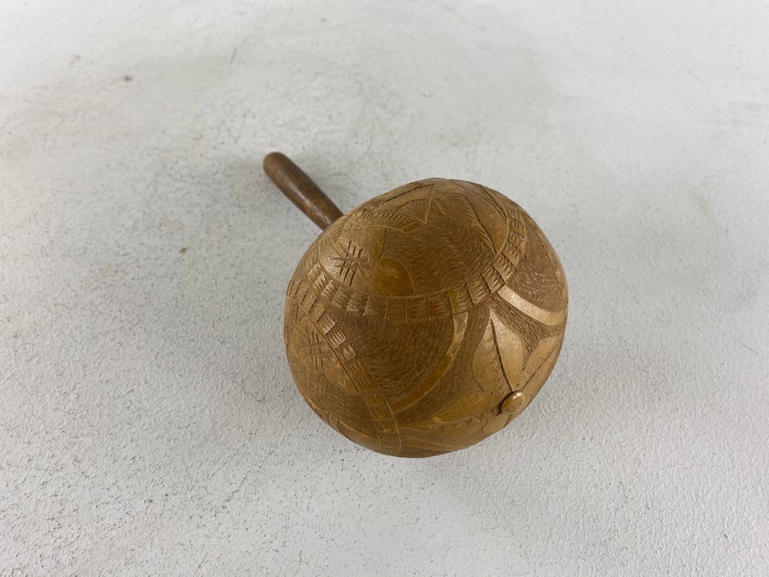 Foto Carved Wooden Rattle