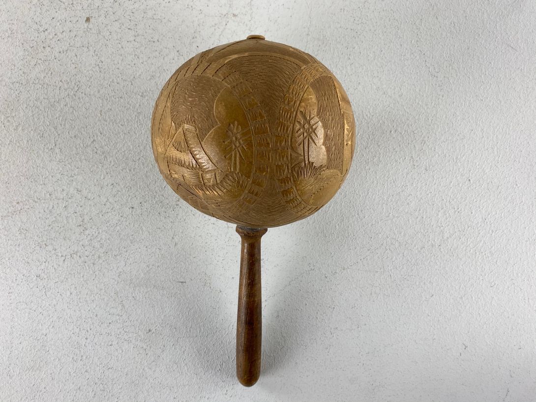 Foto Carved Wooden Rattle