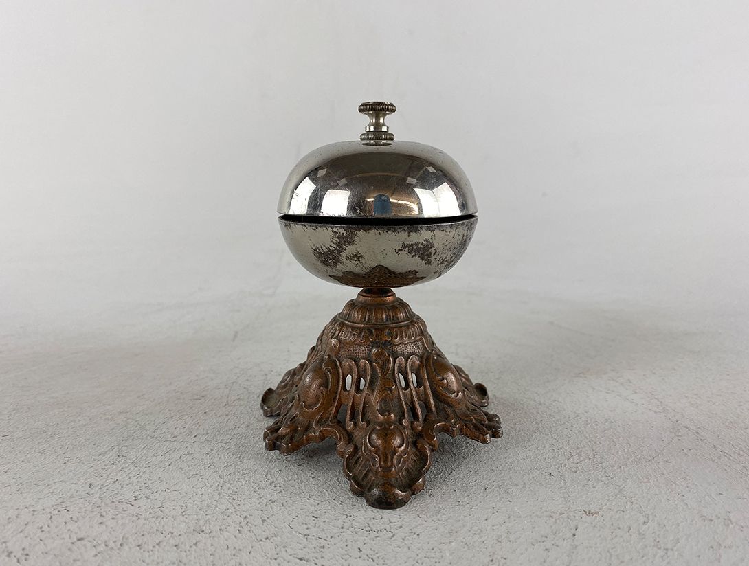 Foto Bell On Ornate Foot