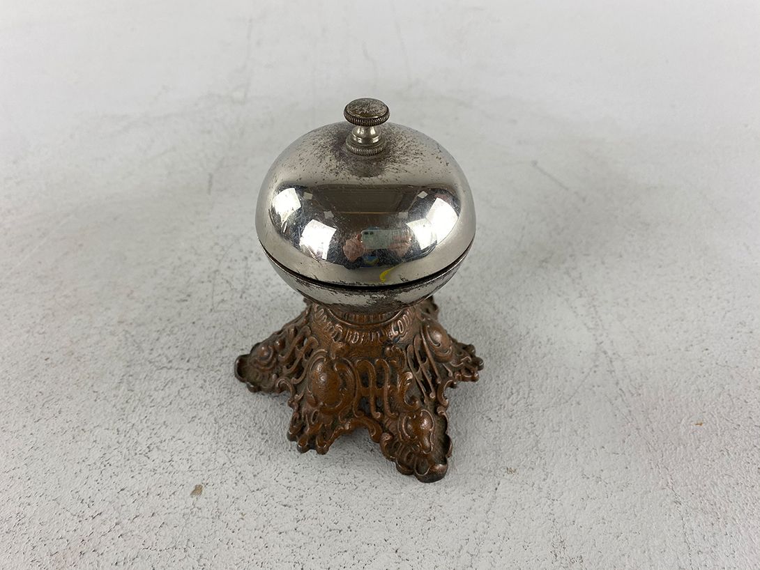Foto Bell On Ornate Foot