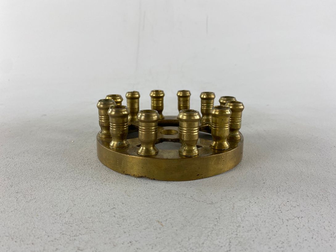 Foto Round Brass Candle Holder