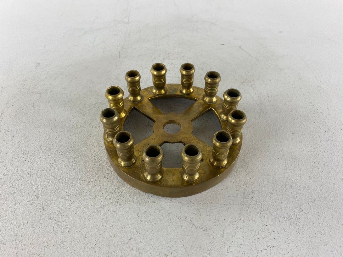Foto Round Brass Candle Holder