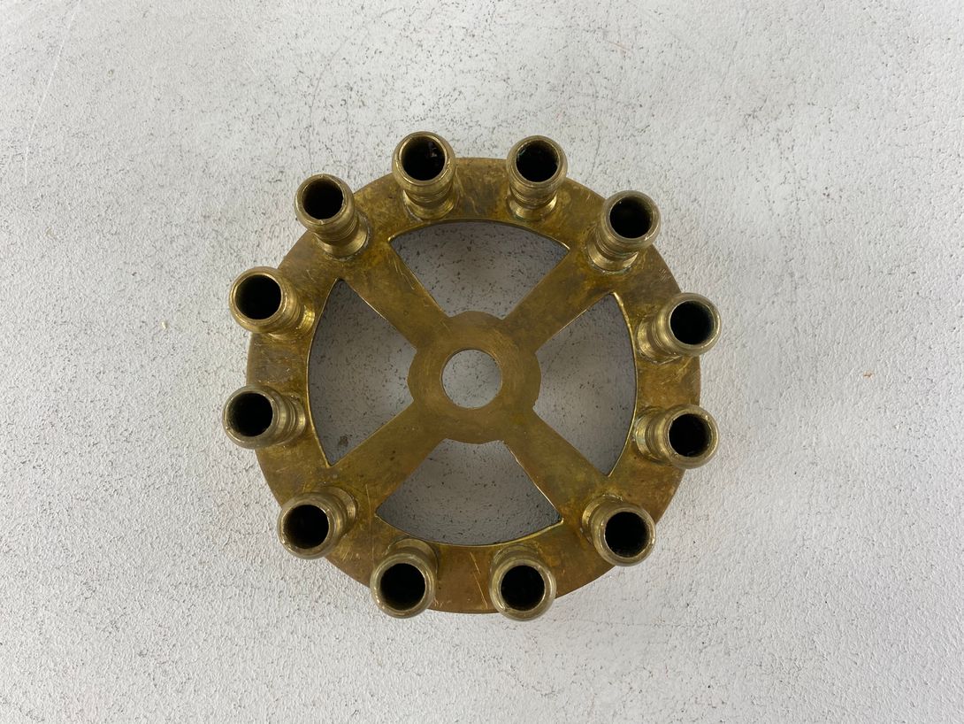 Foto Round Brass Candle Holder