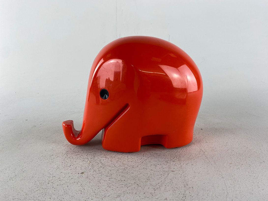 Foto Red Elephant Piggy Bank
