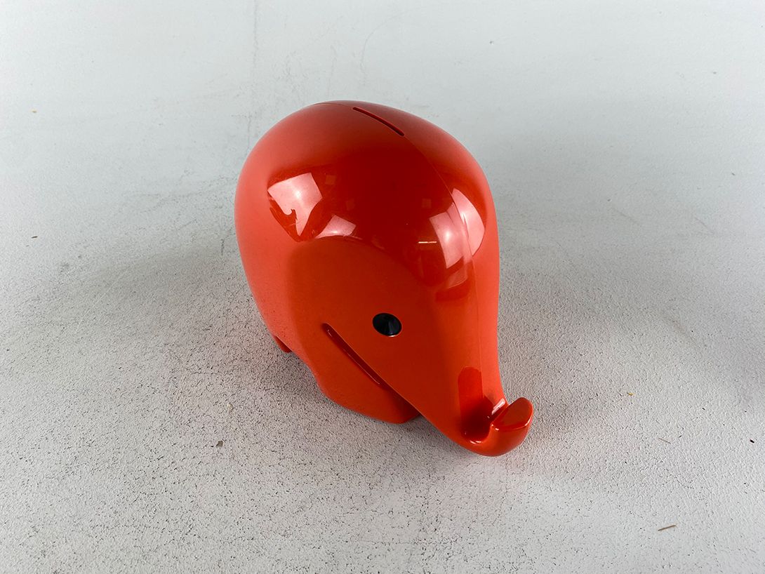 Foto Red Elephant Piggy Bank