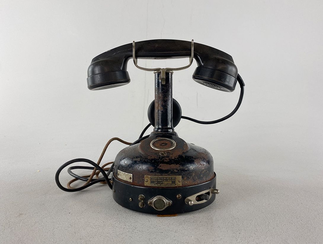 Foto Black Rusty Telephone