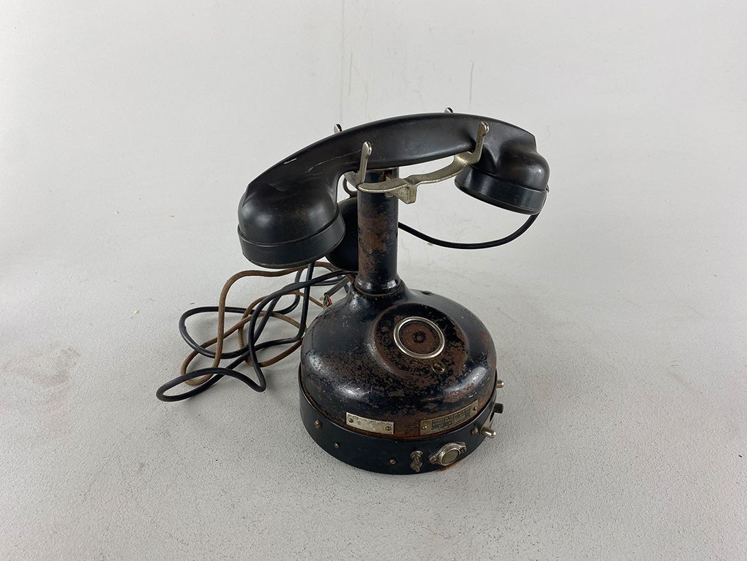 Foto Black Rusty Telephone