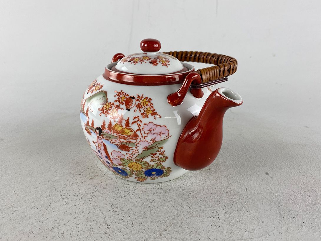 Foto Traditional Chinese Tea Can