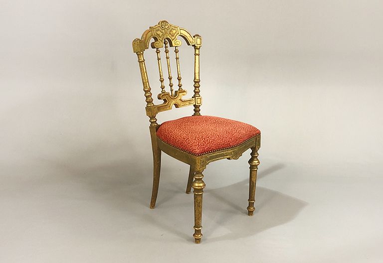 Foto Brass Chair with Red Upholstery