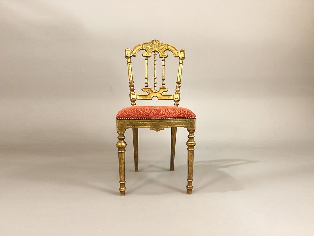Foto Brass Chair with Red Upholstery