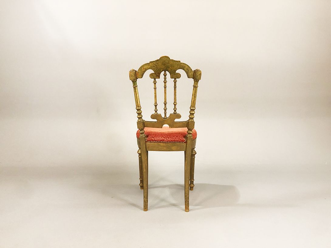 Foto Brass Chair with Red Upholstery
