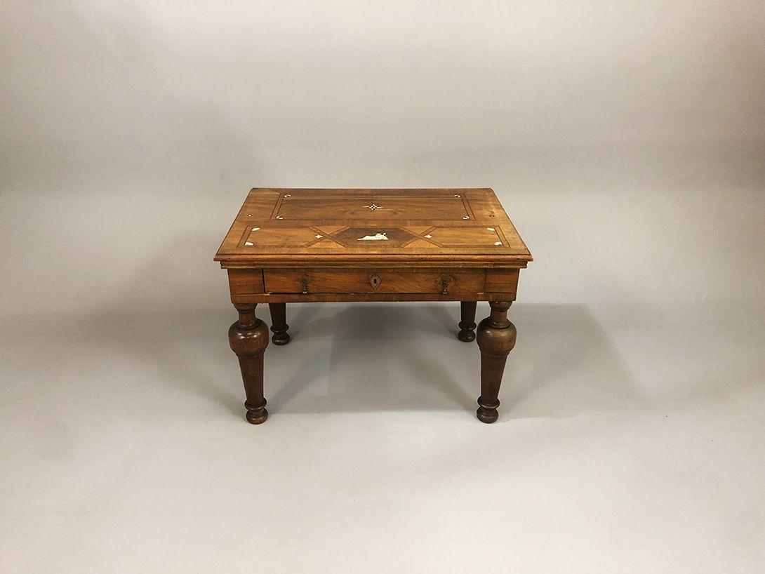 Foto Inlayed Biedermeier Table h69x100x69
