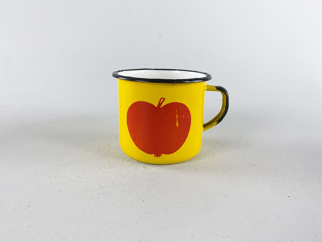 Foto Cute Yellow Enamel Cups Made in Poland