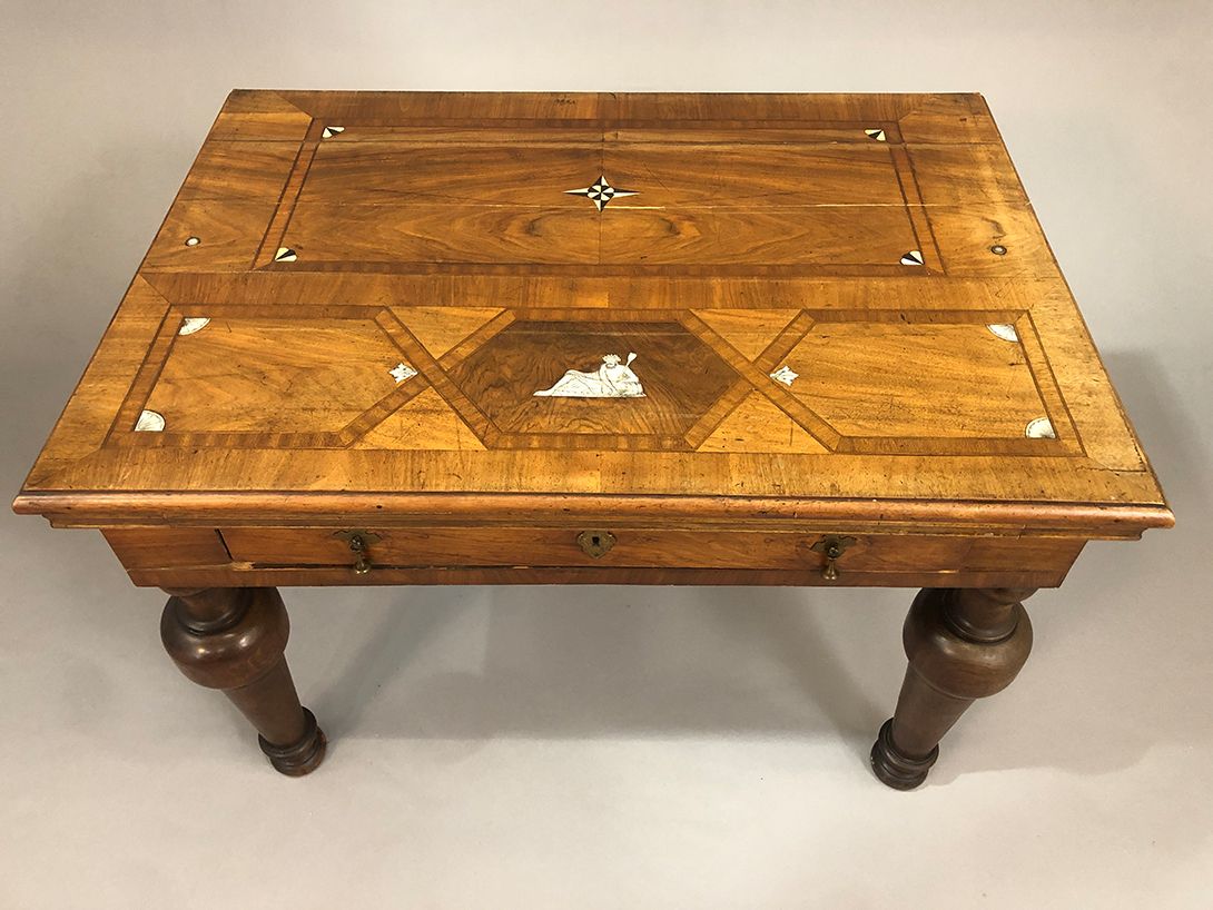Foto Inlayed Biedermeier Table h69x100x69