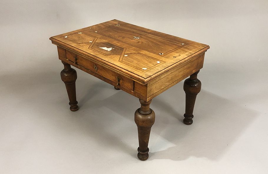 Foto Inlayed Biedermeier Table h69x100x69