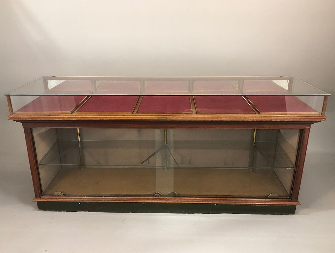 Foto Wood and Glass Shop Counter Berlin-Reinickendorf