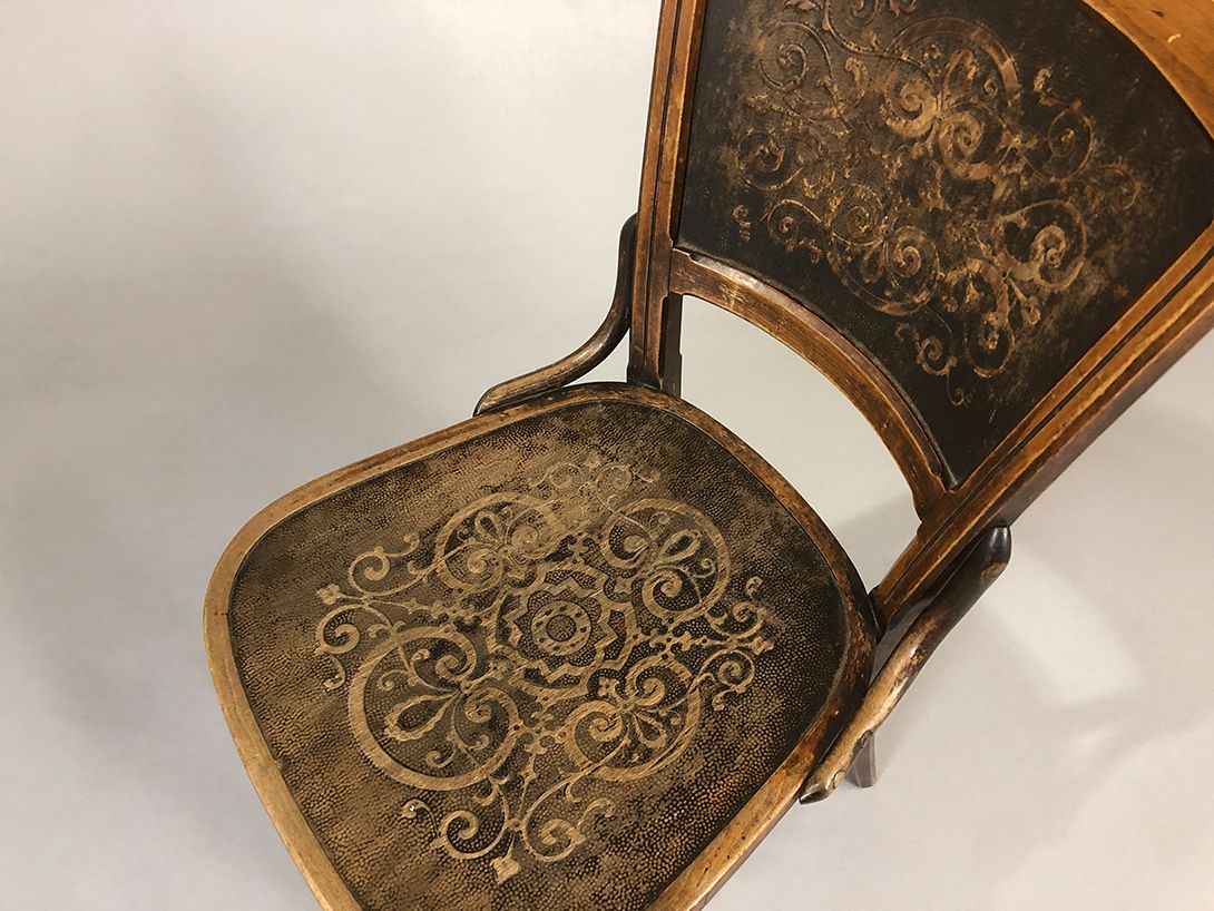 Foto Wood Embossed Inlayed Dining Chair Weimar 1890