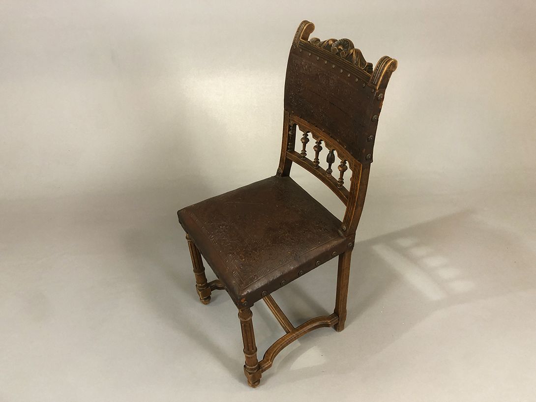 Foto Wooden Chair Antique Leather Upholstery