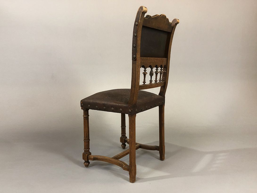 Foto Wooden Chair Antique Leather Upholstery
