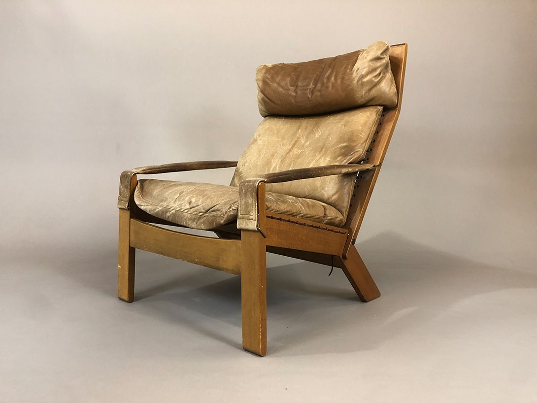 Foto Wooden Armchair Leather Upholstery