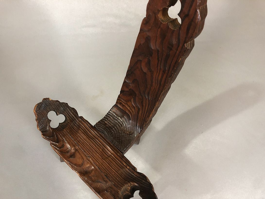 Foto Antique Wooden Chair