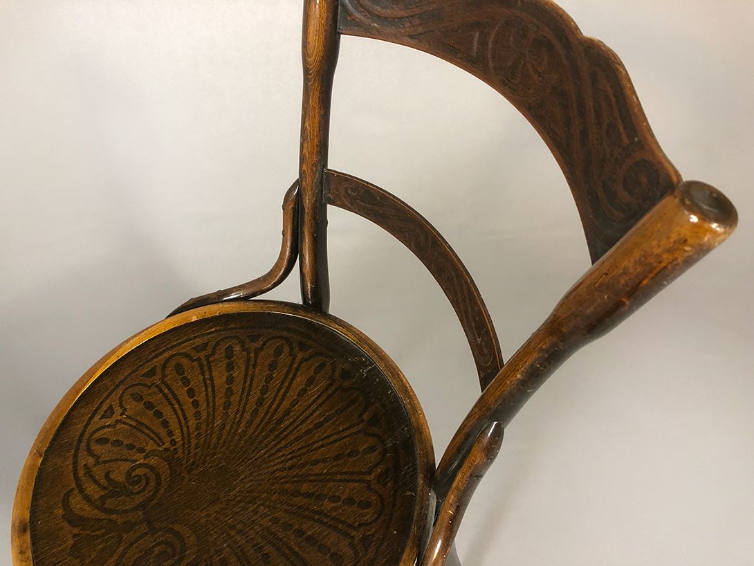 Foto Classic Wooden Embossed Inlayed Chair Potsdam 1890